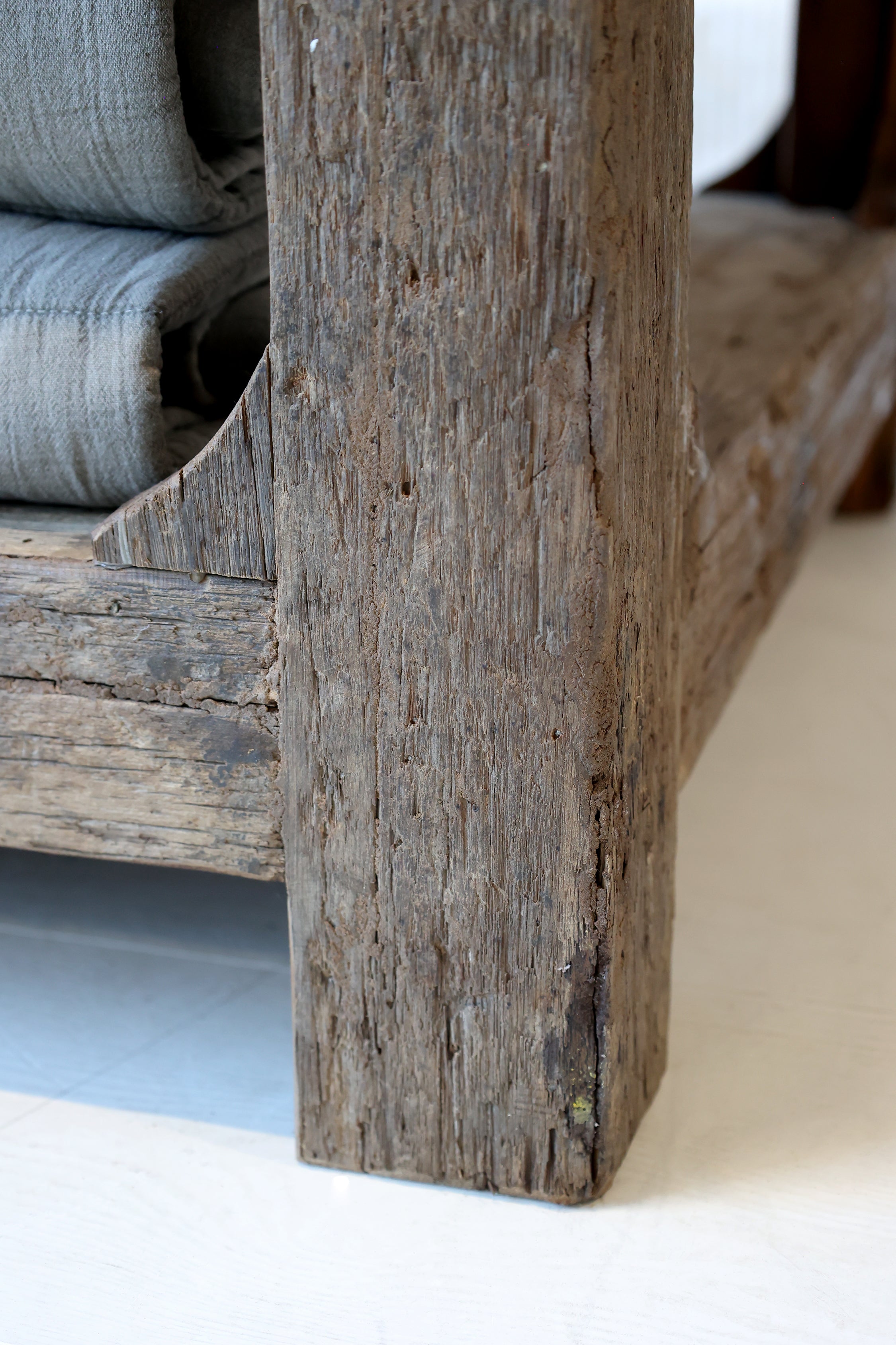 Grimaud Couchtisch mit Regal - aus recyceltem Holz