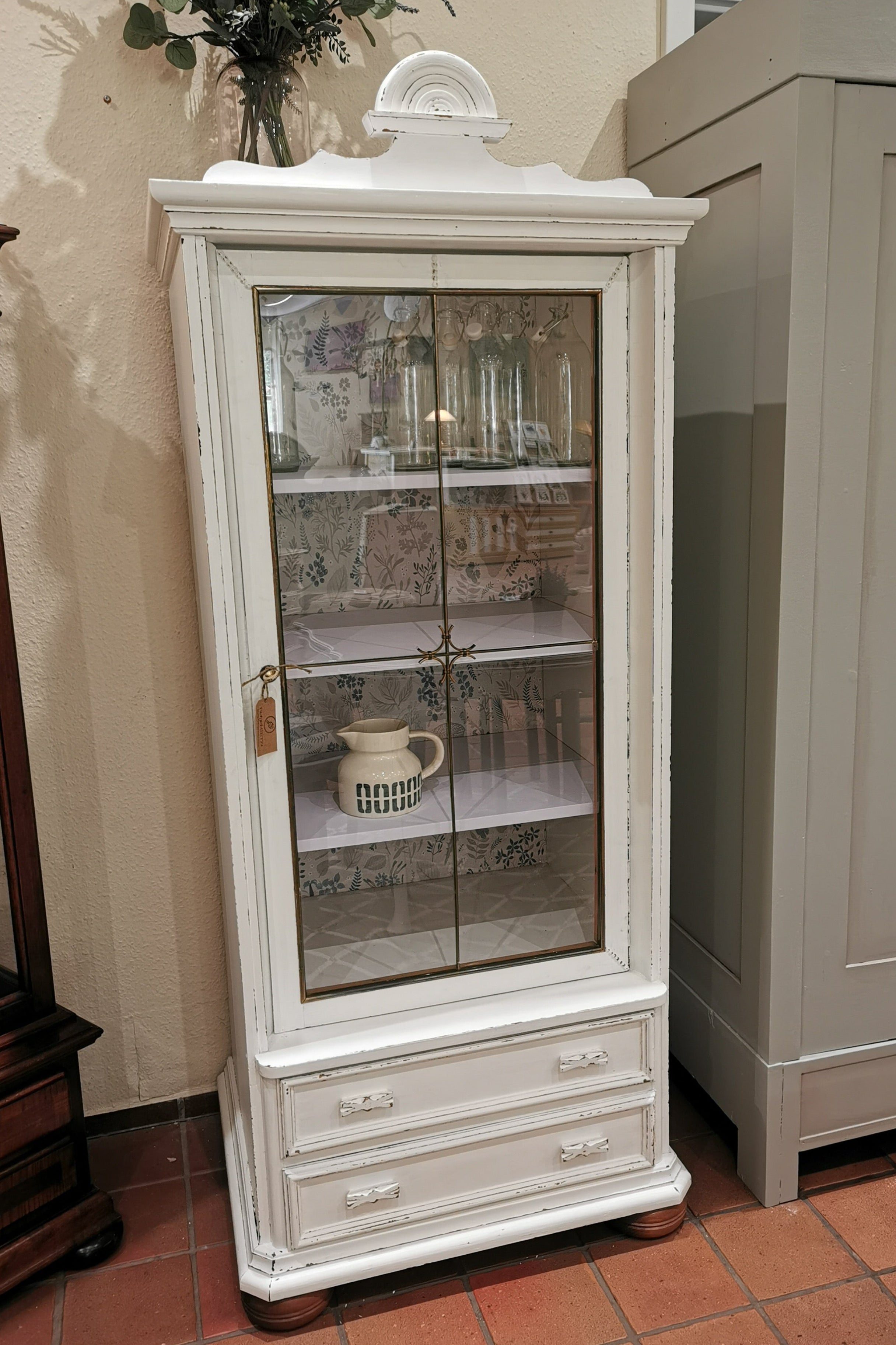 Vitrine Barbara - Massivholz und Glas