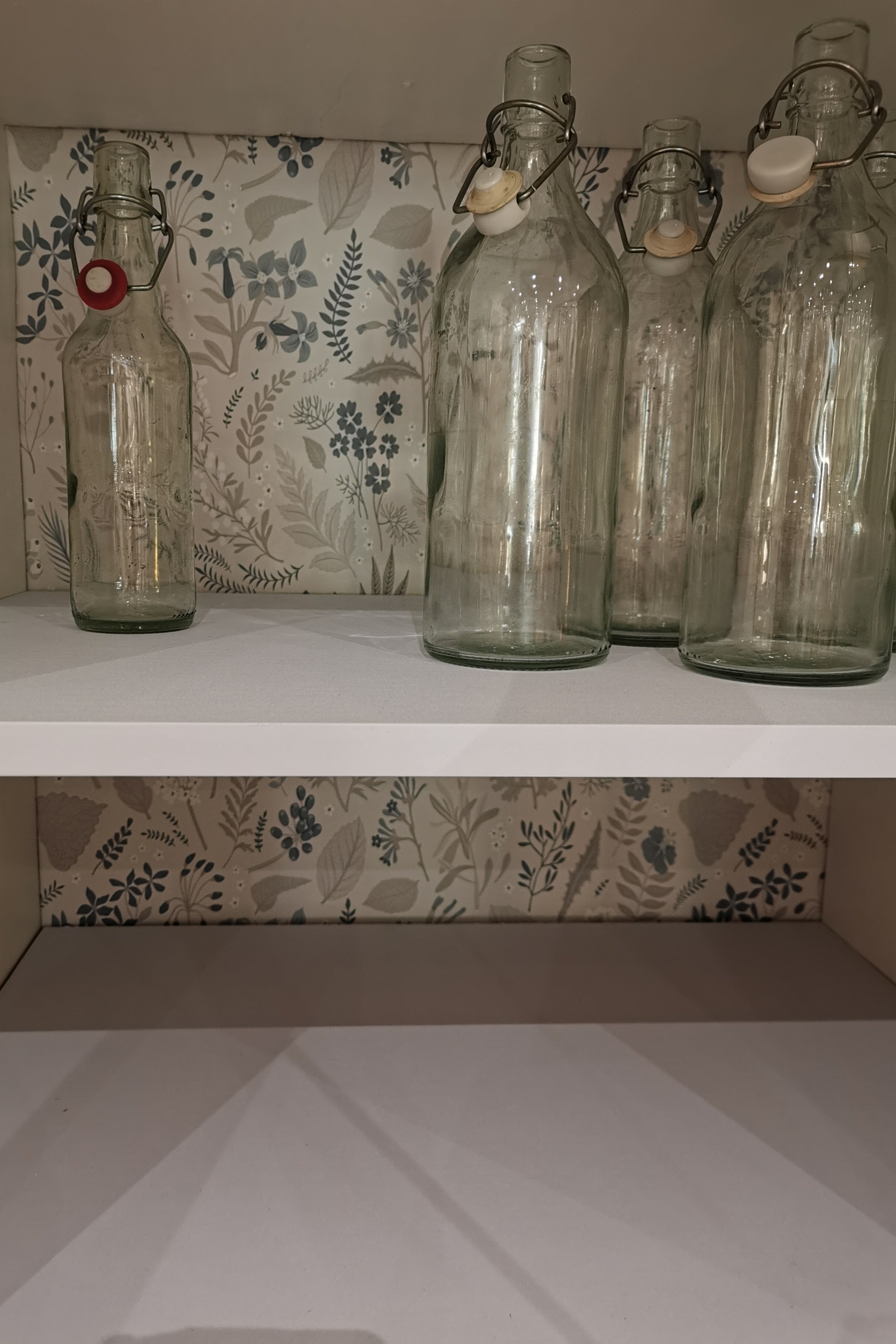 Vitrine Barbara - Massivholz und Glas