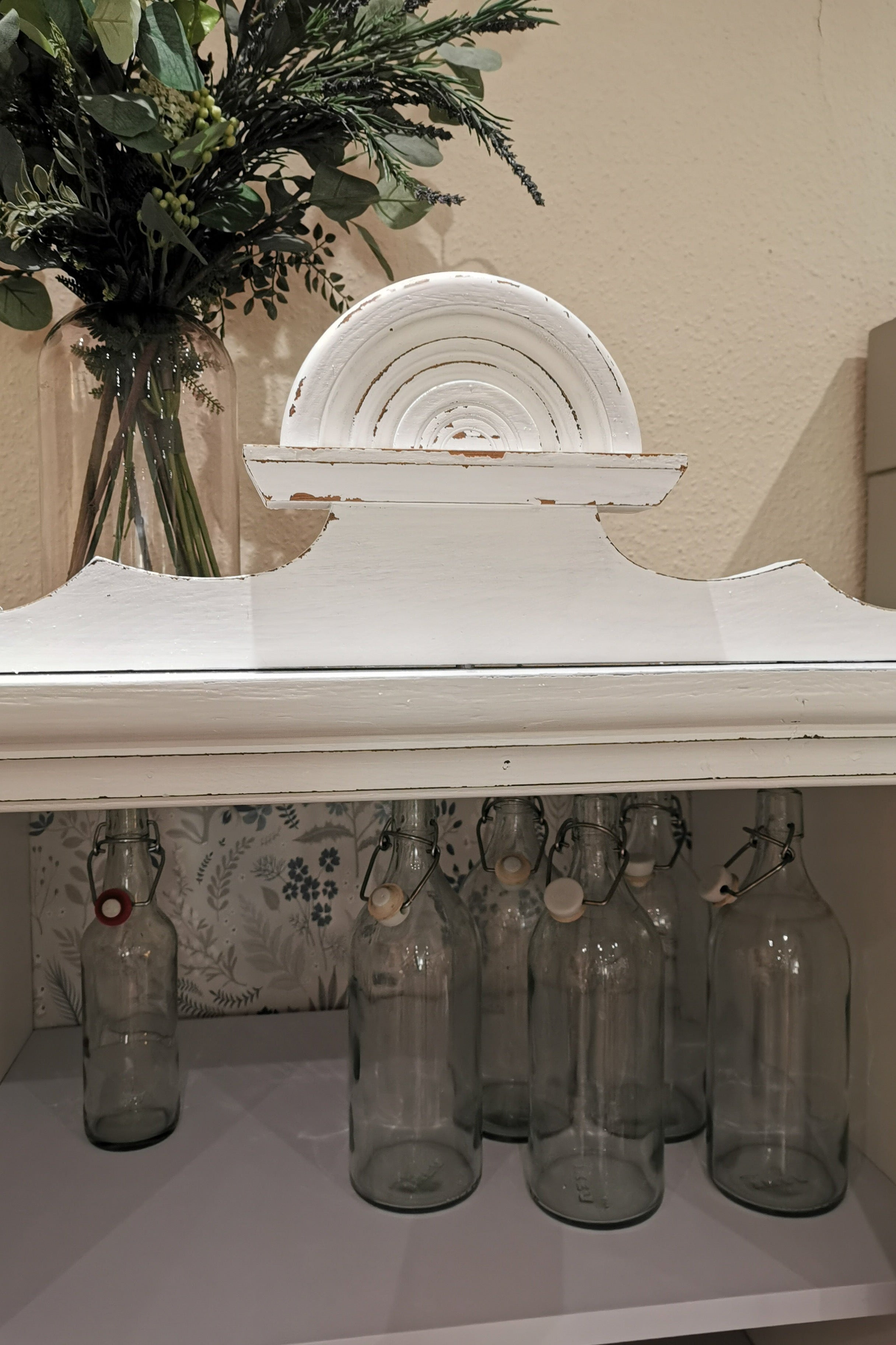 Vitrine Barbara - Massivholz und Glas