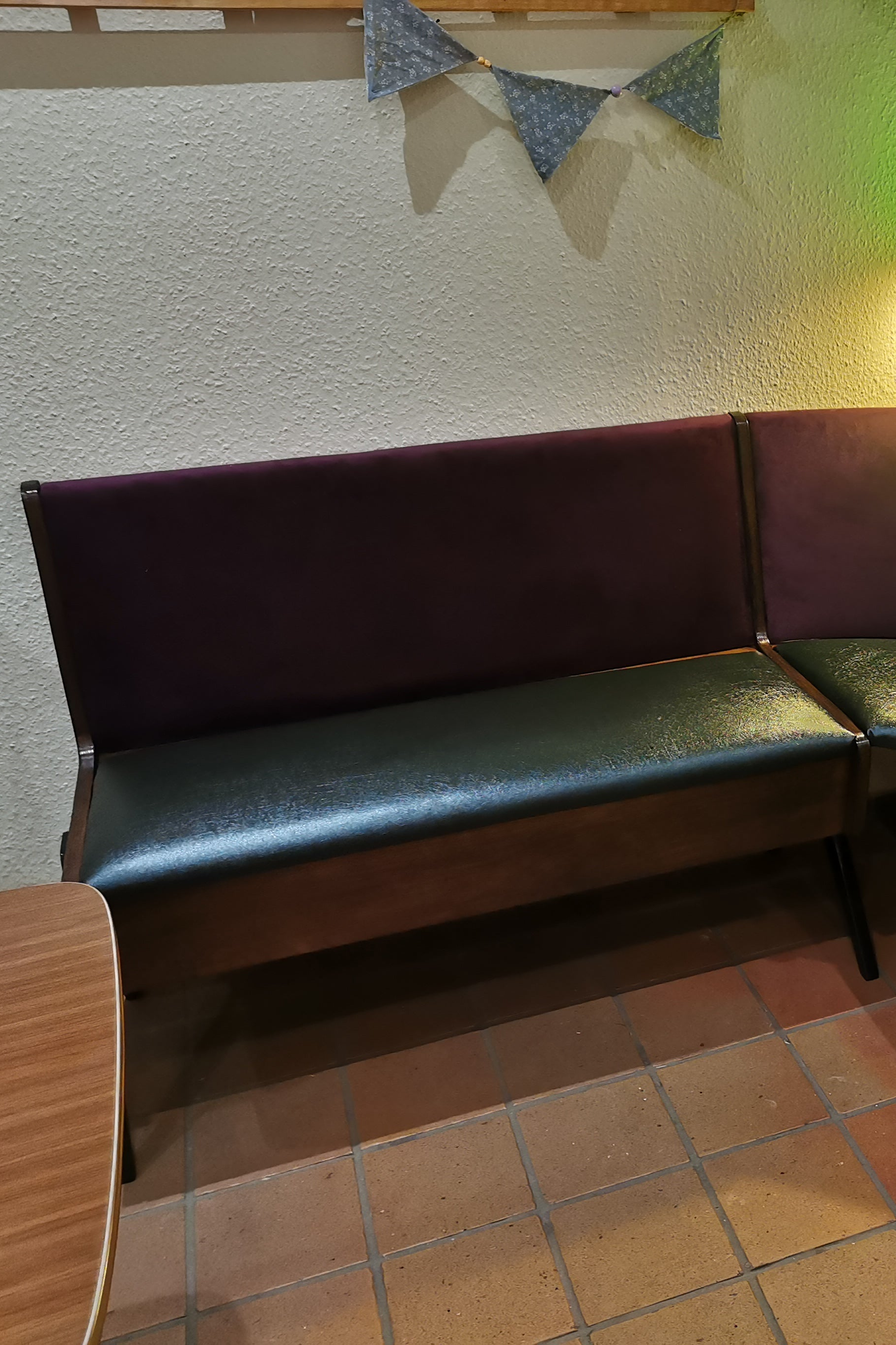 Kücheneckbank Eckbert - Massivholz mit Stauraum