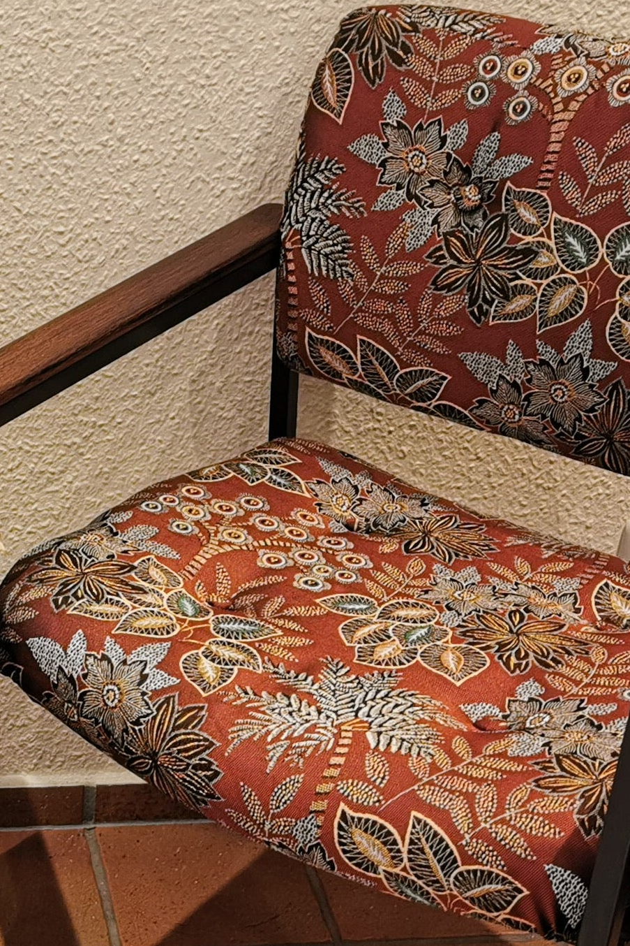 Stuhl Fred - mit floralem Polster