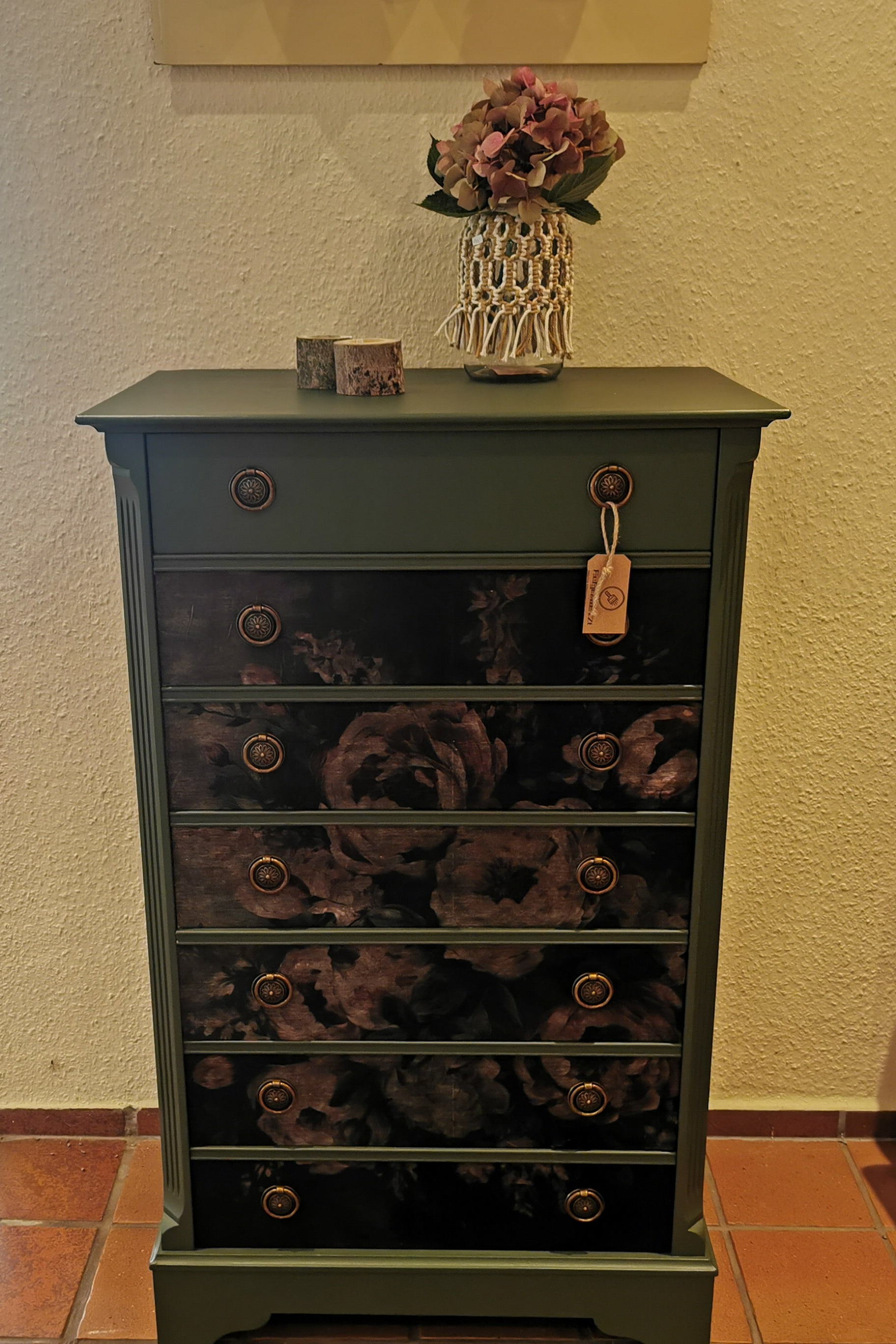Gloria - Gründerzeitkommode mit Découpage