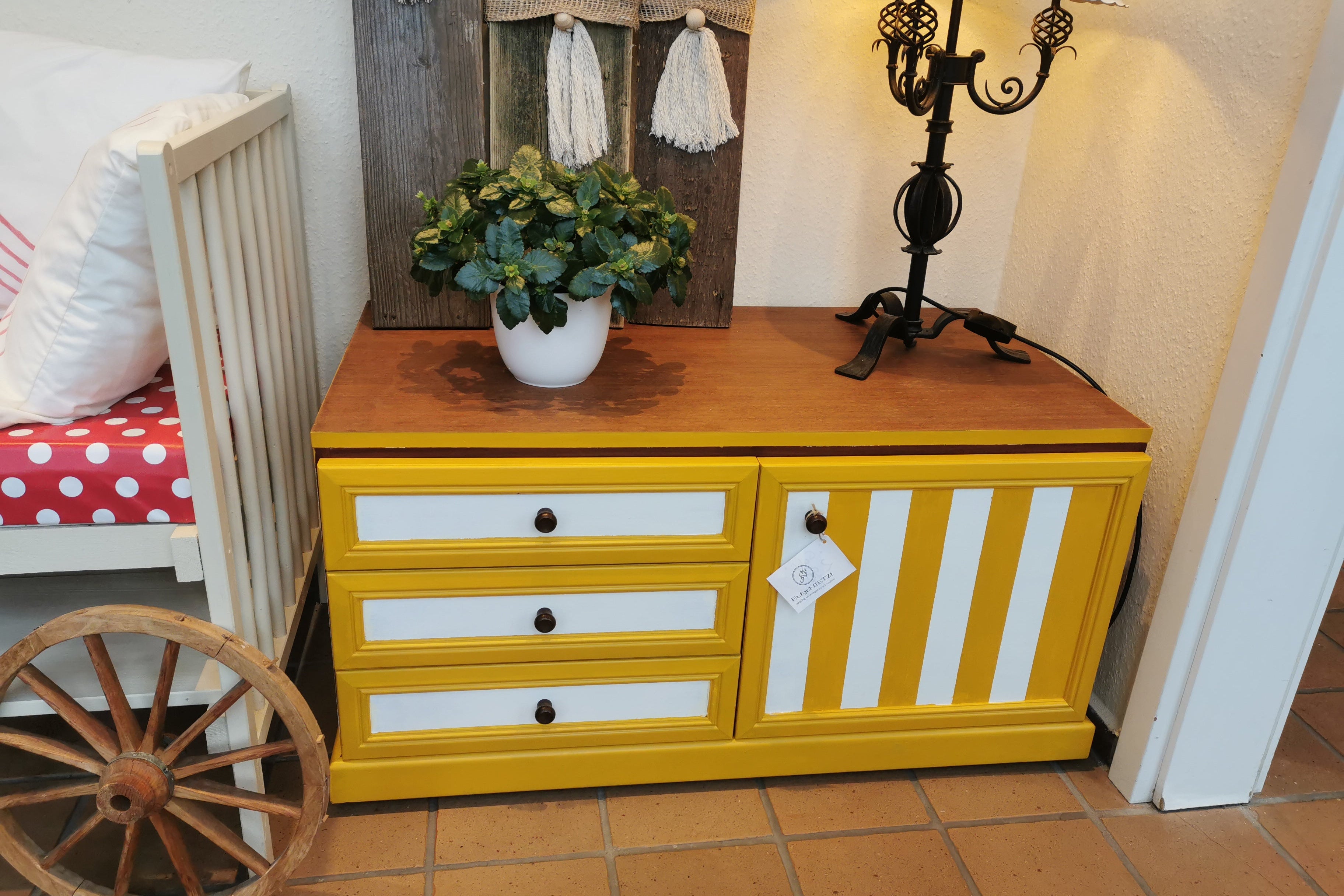 TV-Unterschrank "Goldi"