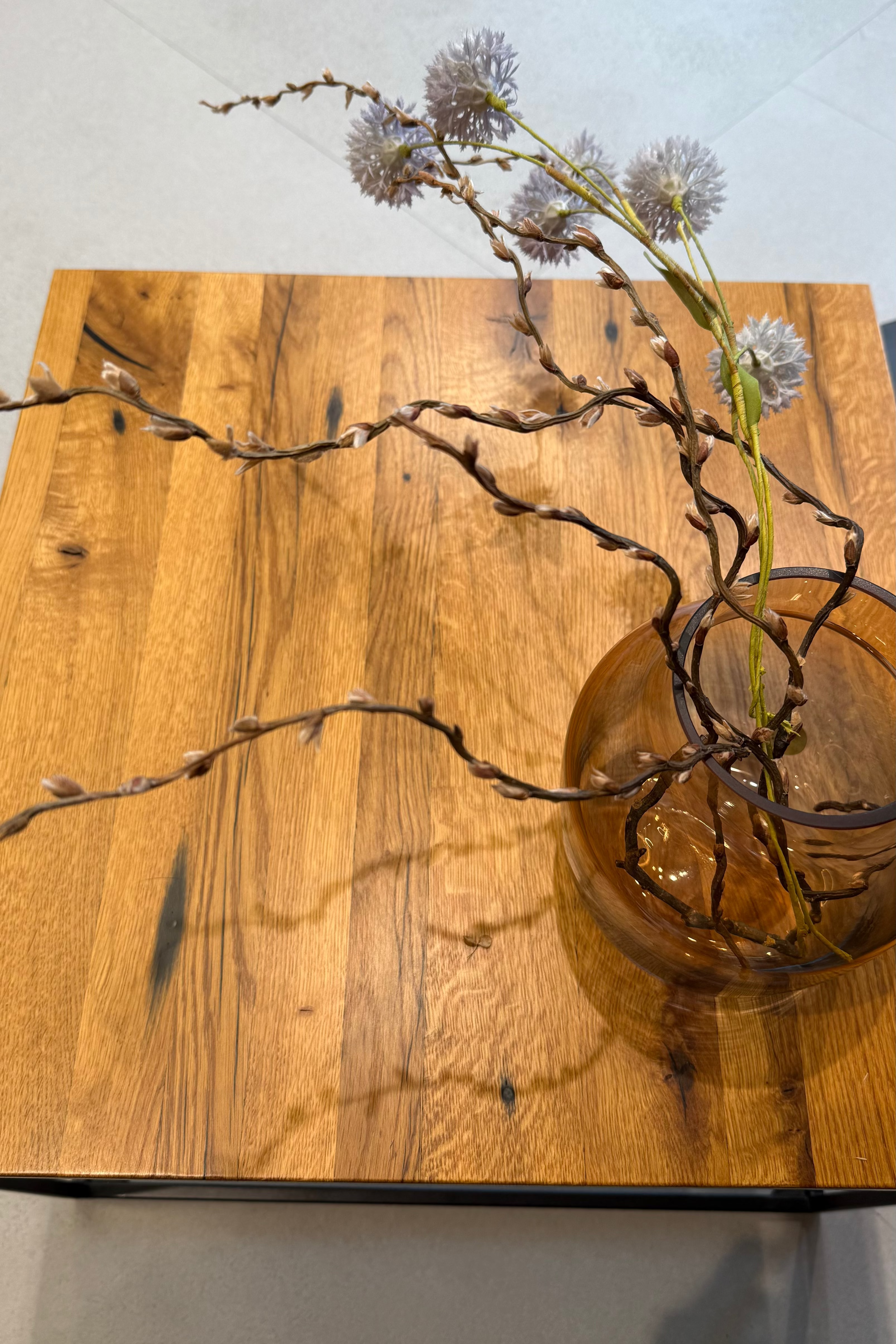 Couchtisch Unikat Nilo 50×50cm - aus recyceltem Eichenholz