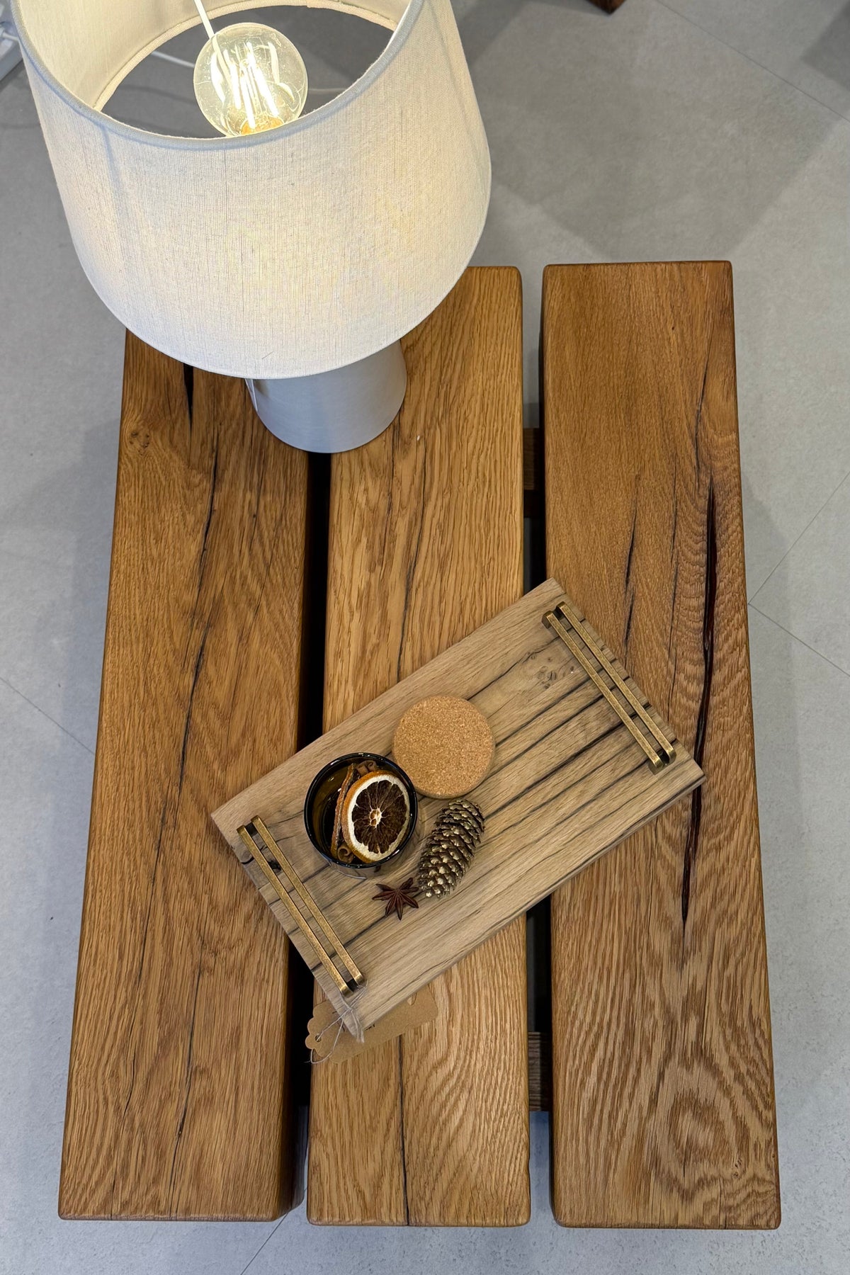 Couchtisch DALBI - aus recycelten Eichenbalken