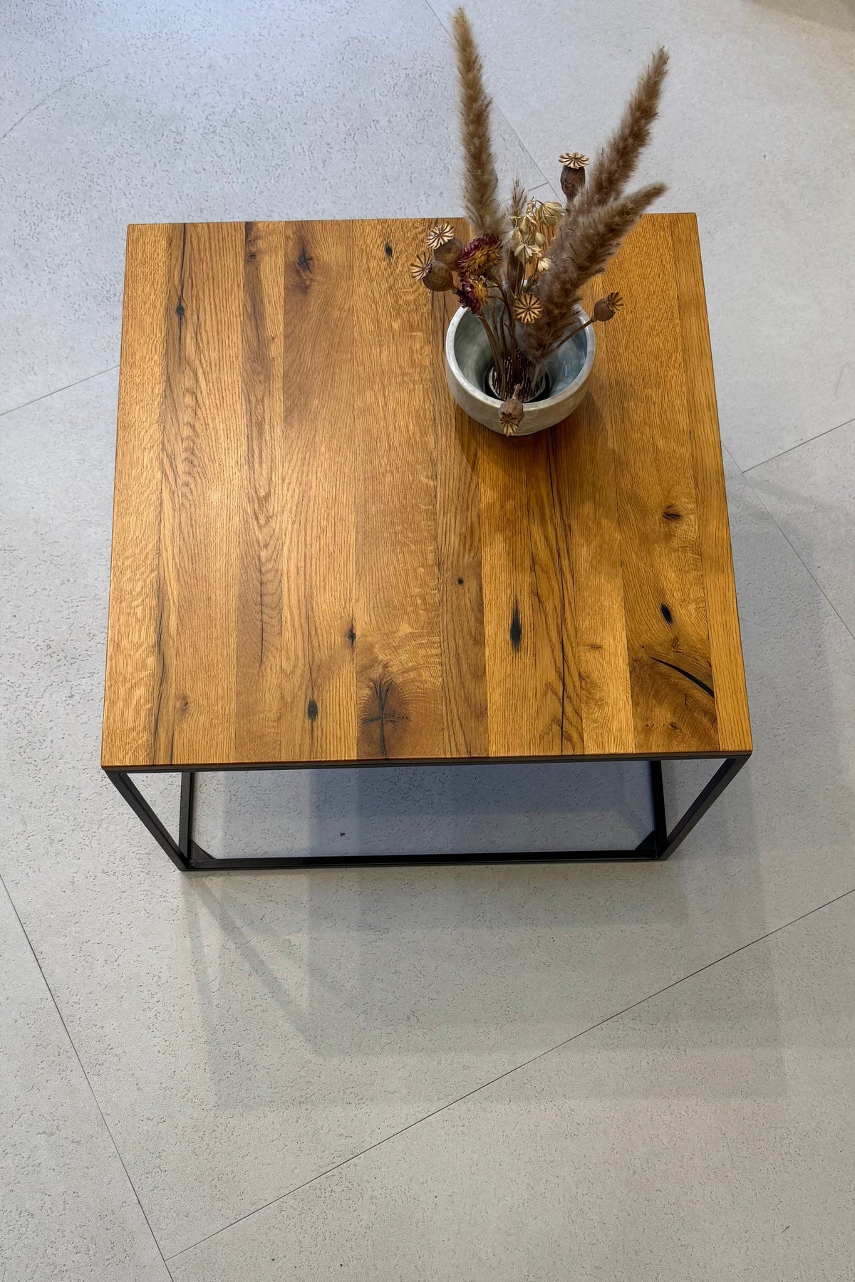 Couchtisch Unikat Nilo 50×50cm - aus recyceltem Eichenholz