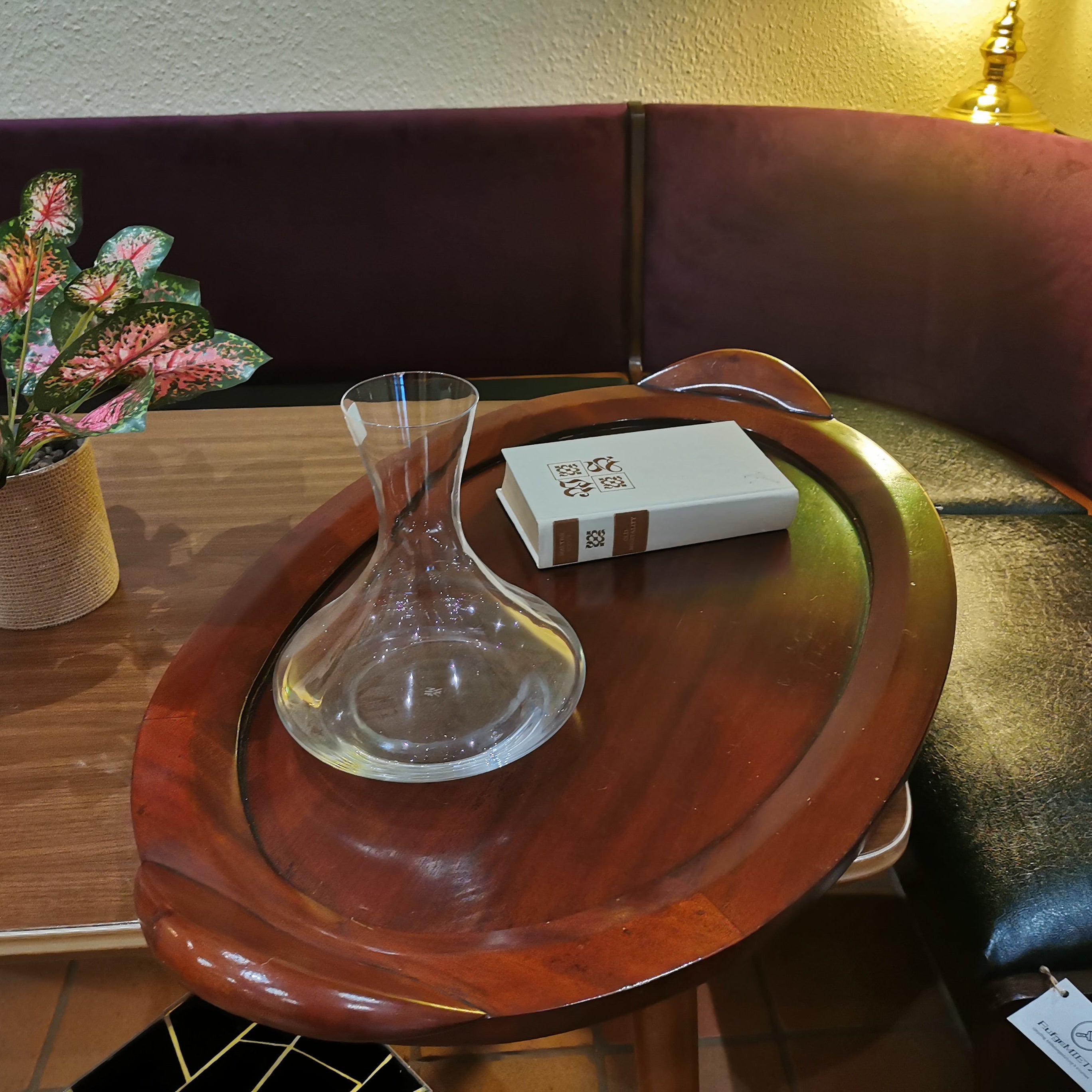 James - Bartisch, Vitrine & Tablett