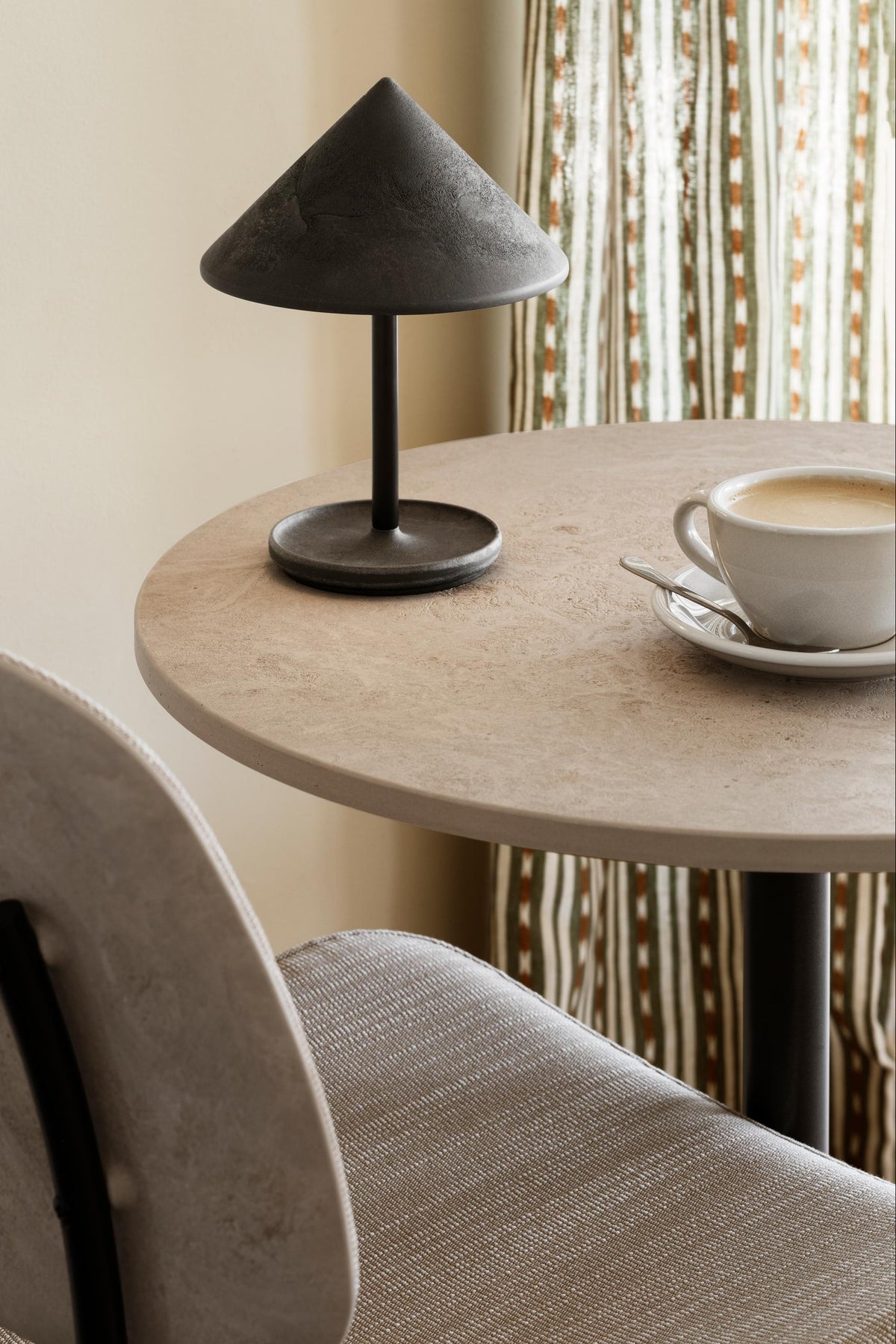 Cafétisch Café Table Ø 60 cm - aus Holzresten, Wood Waste Grey