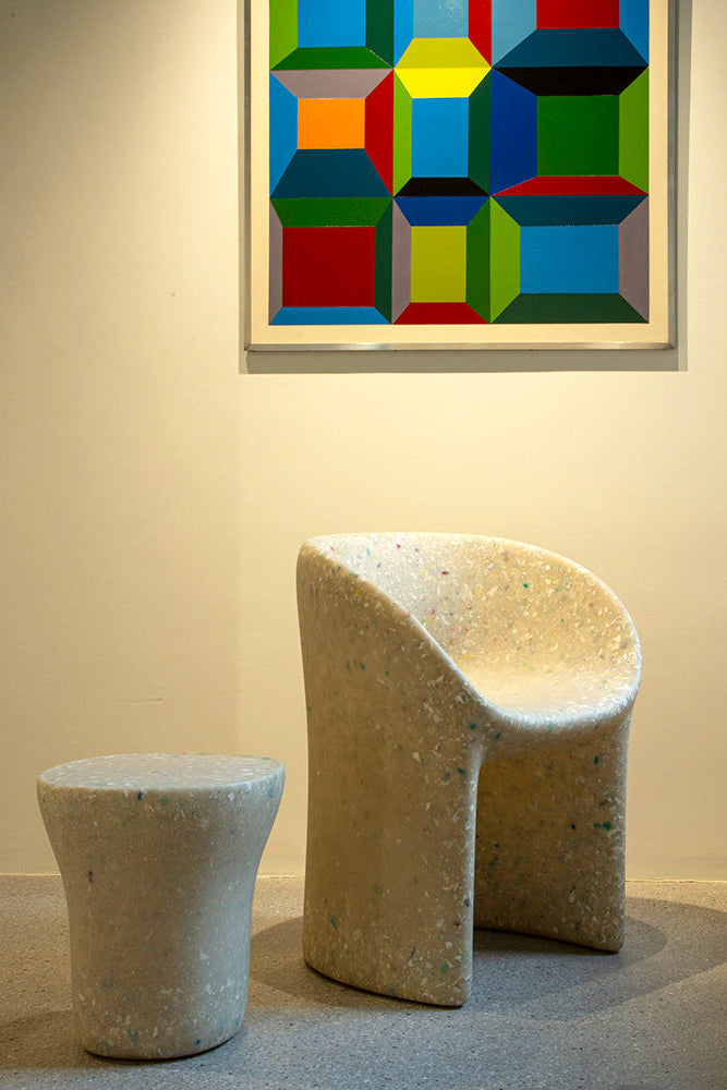 Judy Beistelltisch Faded White mit Richard Sessel, Detailansicht