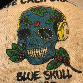 Sitzhocker Blue Skull - aus ausgedientem Kaffeesack