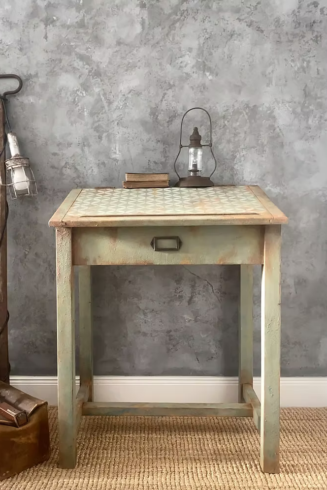 Stehpult im Industrial Vintage Re:design – Olivgrün mit Türkis-Innenleben