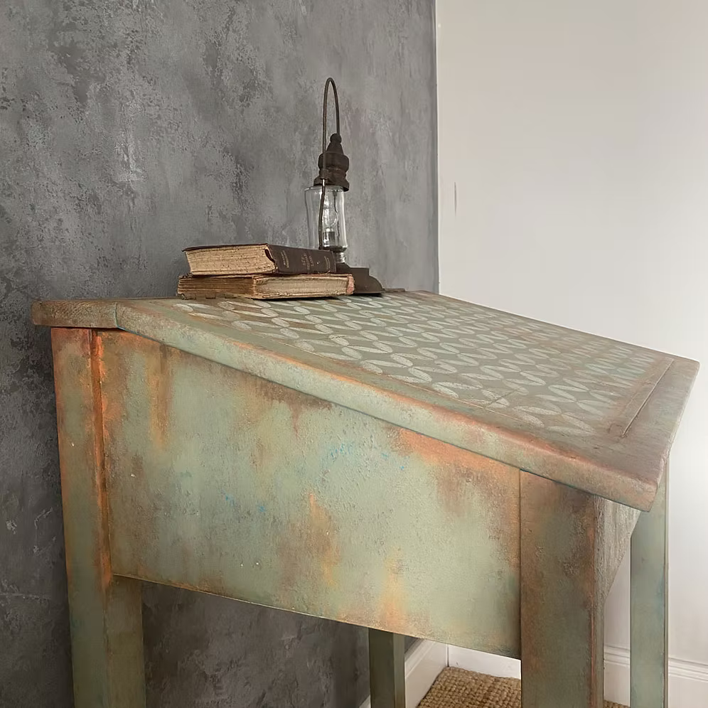 Stehpult im Industrial Vintage Re:design – Olivgrün mit Türkis-Innenleben