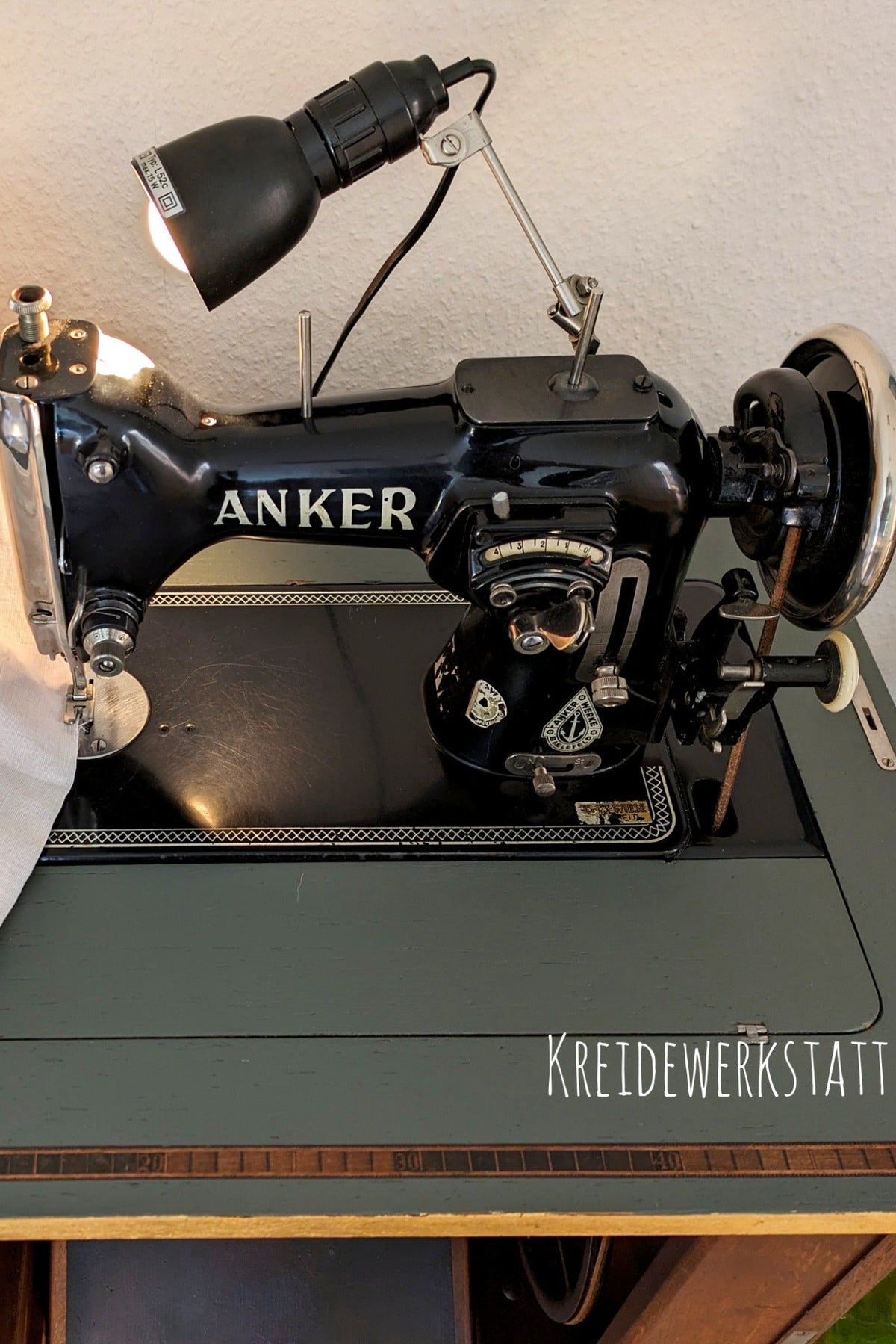 Yve - Vintage Nähmaschine