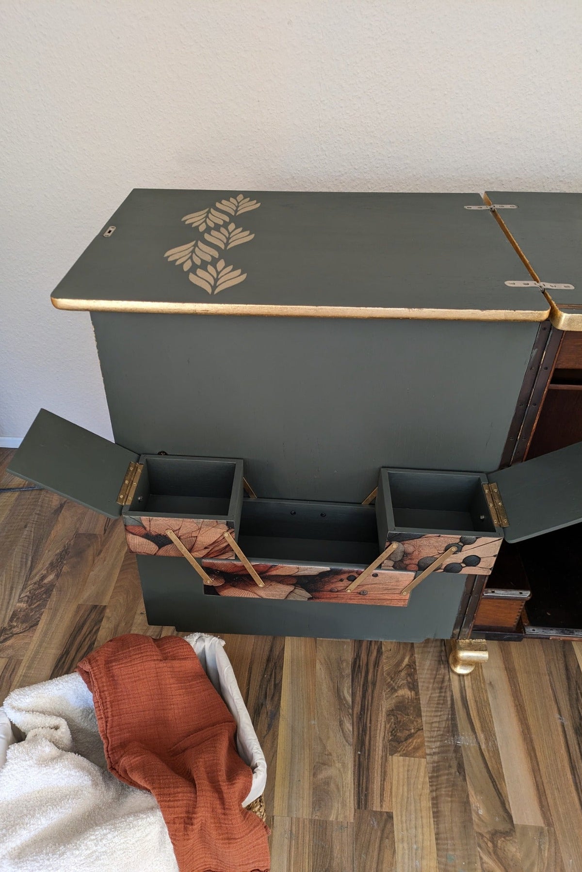 Yve - Vintage Nähmaschine