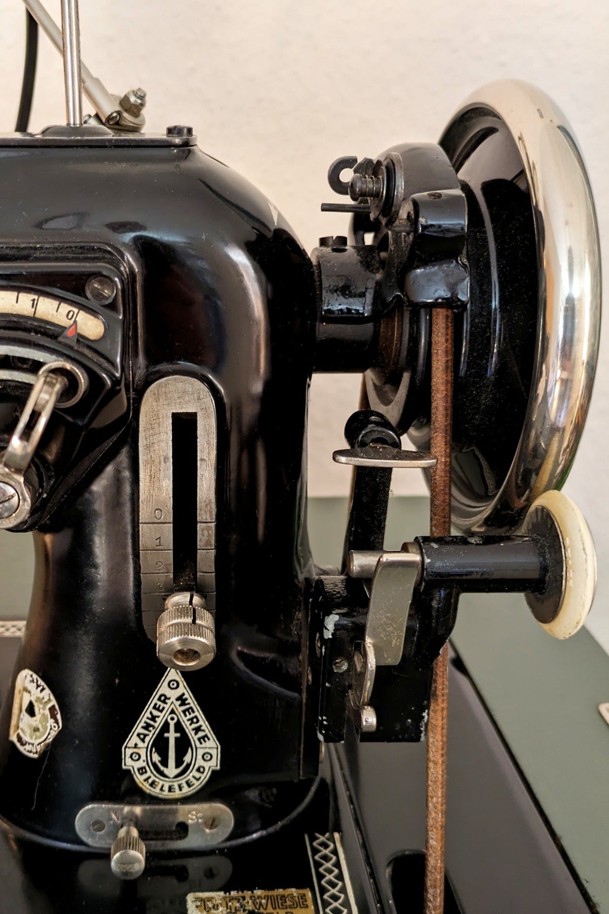 Yve - Vintage Nähmaschine