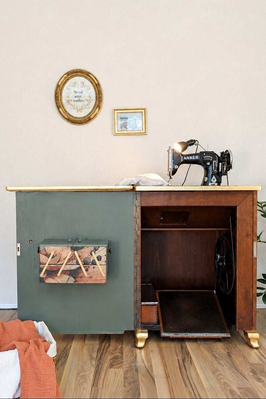 Yve - Vintage Nähmaschine