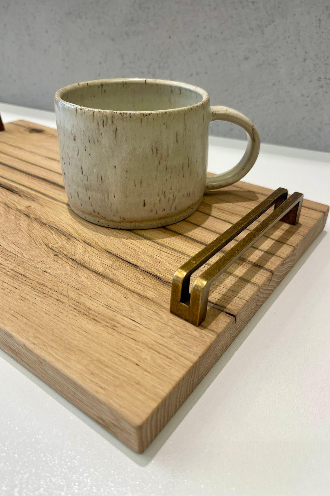 Tablett TABI aus recyceltem Eichenholz. Natur lackiert, 45x25cm
