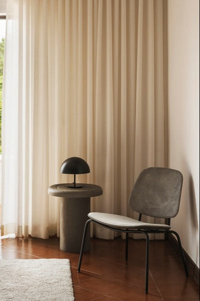 Compound Lounge Chair Coffee Waste Dark mit Polstersitz im Wohnambiente