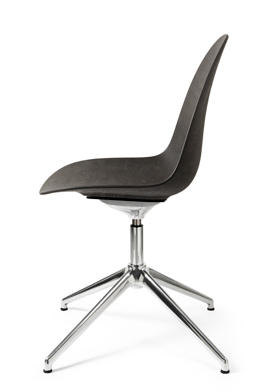Mater Eternity Swivel – Coffee Waste Black – polierter Aluminiumfuß – Seitenansicht