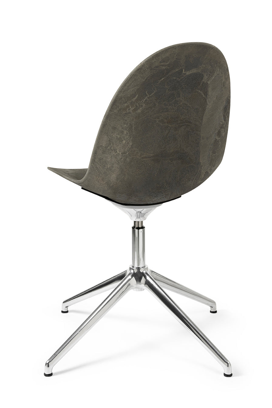 Mater Eternity Swivel – Coffee Waste Dark – polierter Aluminiumfuß – Rückansicht