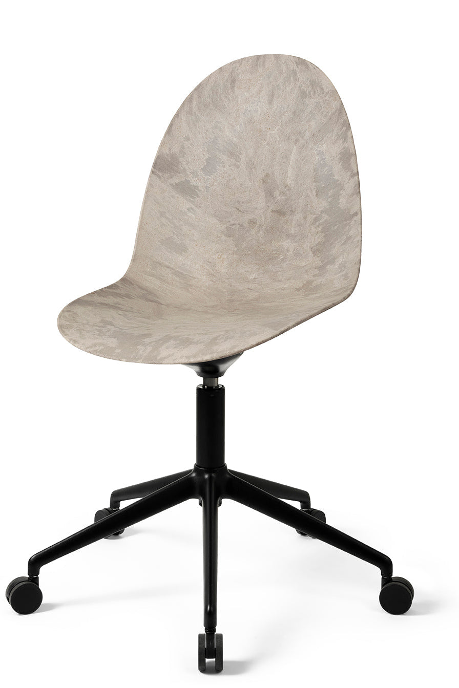 Mater Eternity Swivel – Wood Waste Grey – schwarzer Fuß mit Rollen – Vorderansicht