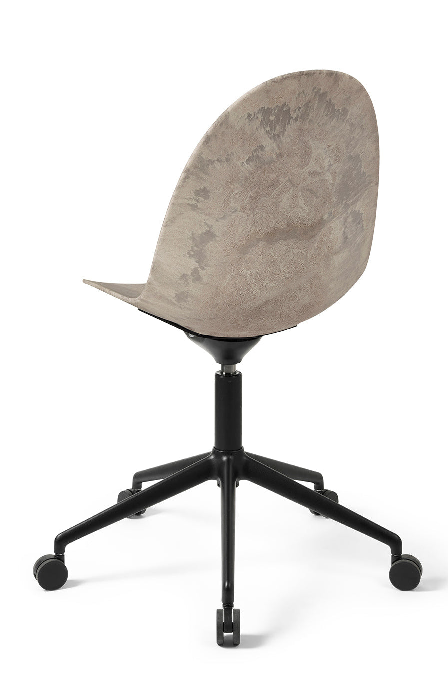 Mater Eternity Swivel – Wood Waste Grey – schwarzer Fuß mit Rollen – Rückansicht