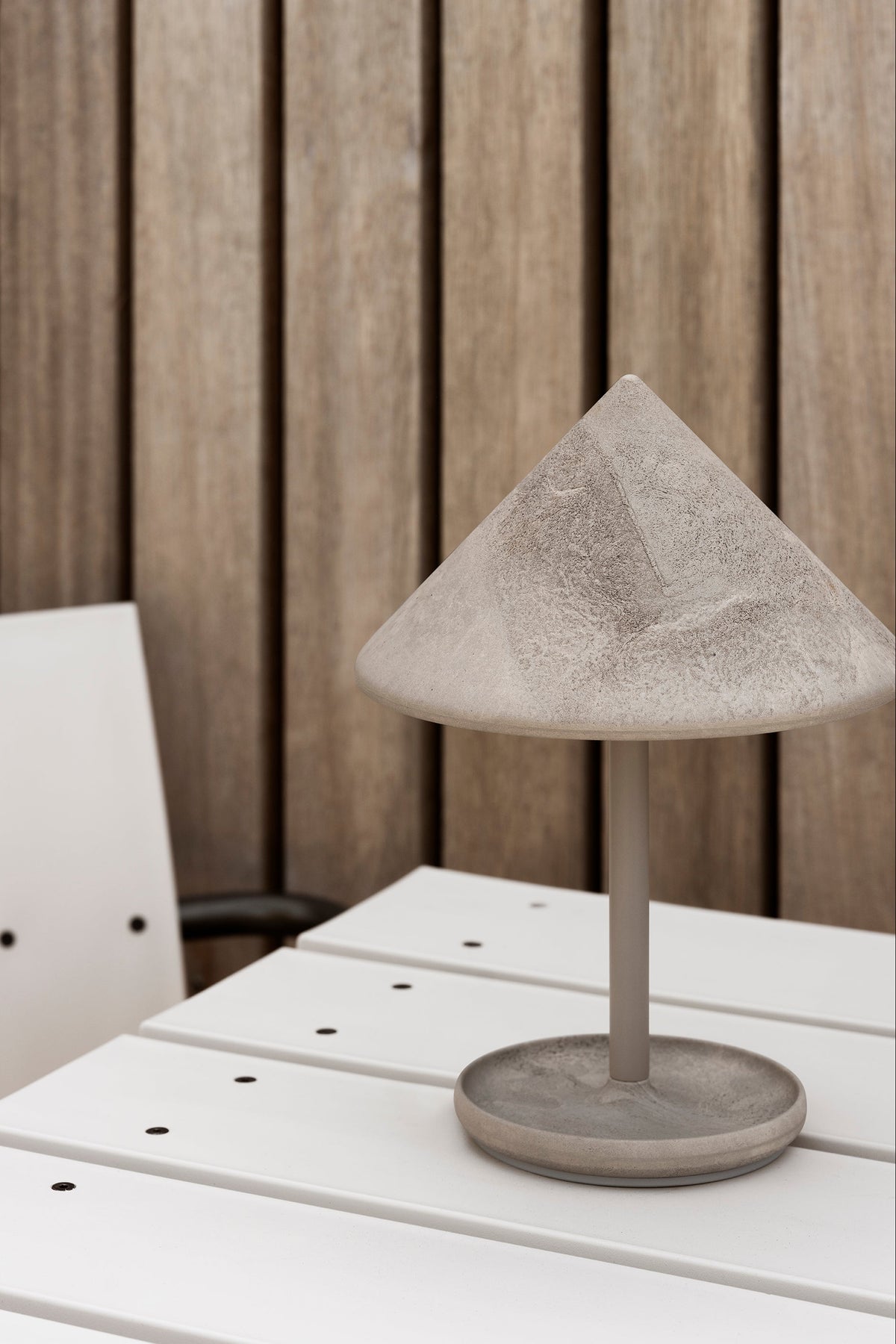 Mater Terra Akkuleuchte in Coffee Waste Light im Ambiente