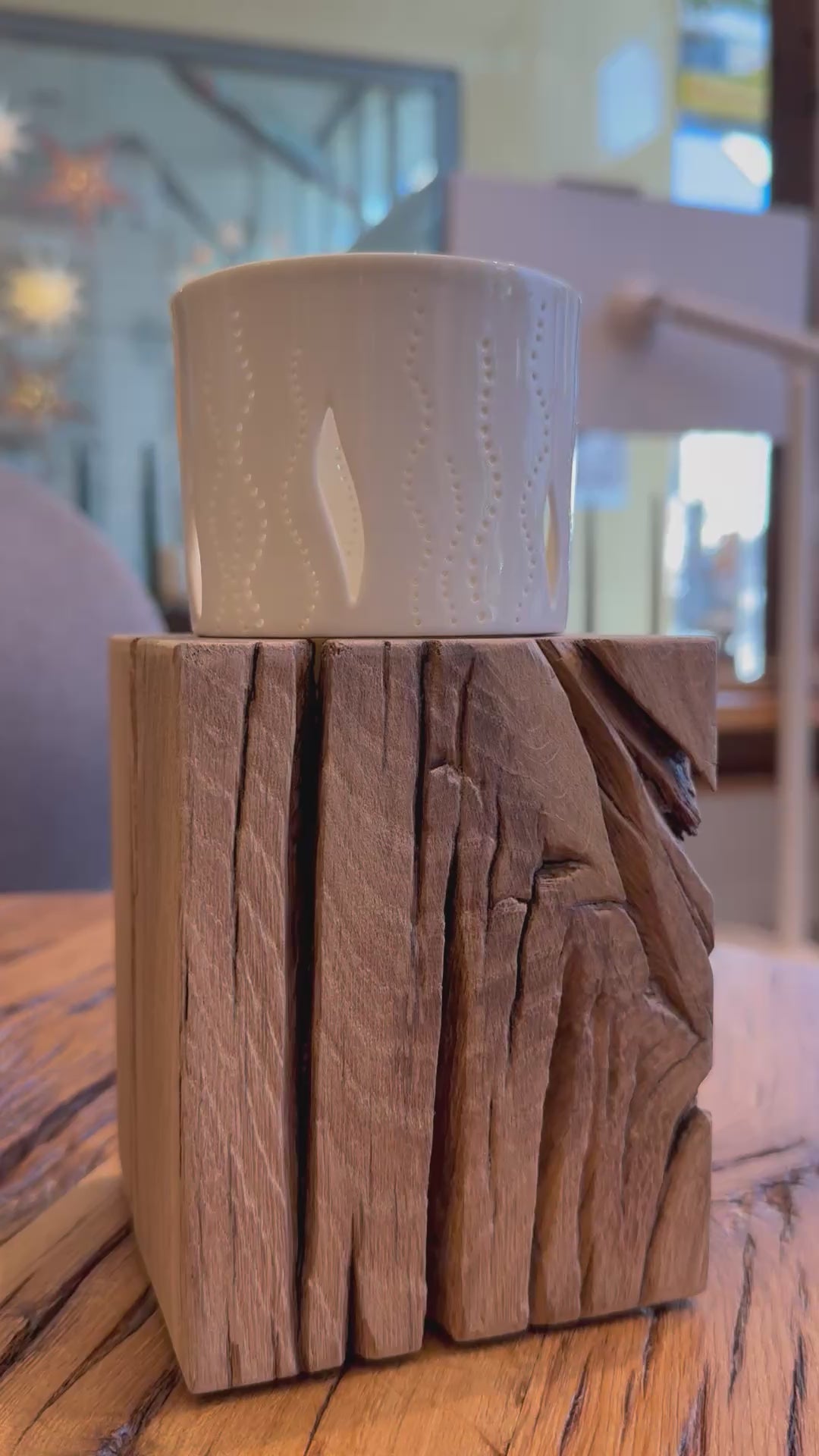 Video laden: Kerzenblock S aus recyceltem Bootssteg. Natur lackiert - 13,5cm