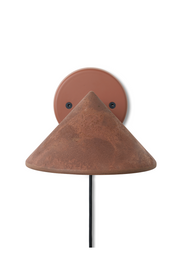 Mater Terra Wandleuchte mit Kabel in Coffee Waste Rust Red – Vorderansicht